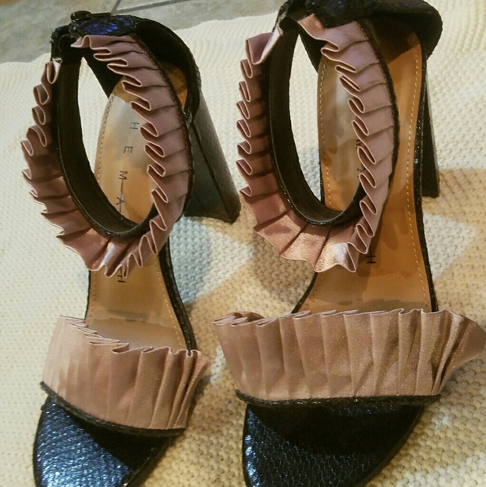 The March Ruffle block heels NWOT